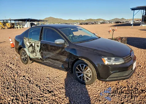 2017 Volkswagen Jetta Se z USA, uszkodzony, nr VIN 3VWDB7AJ1HM396666